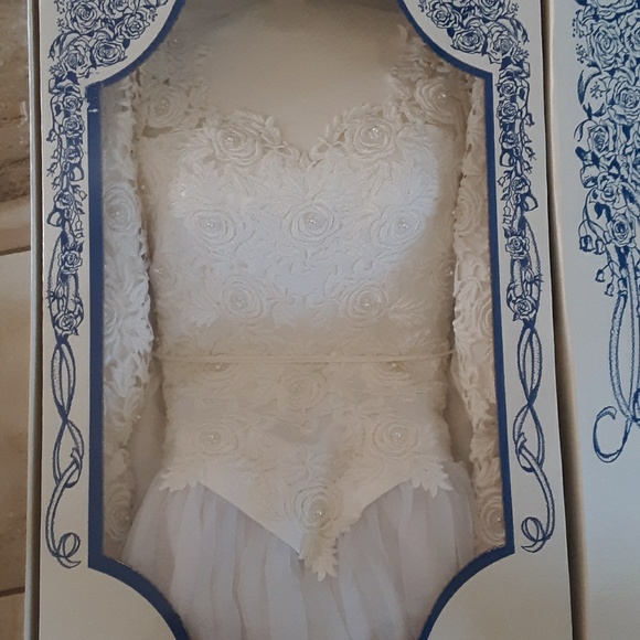 Wedding Gown - Picture 5 of 6